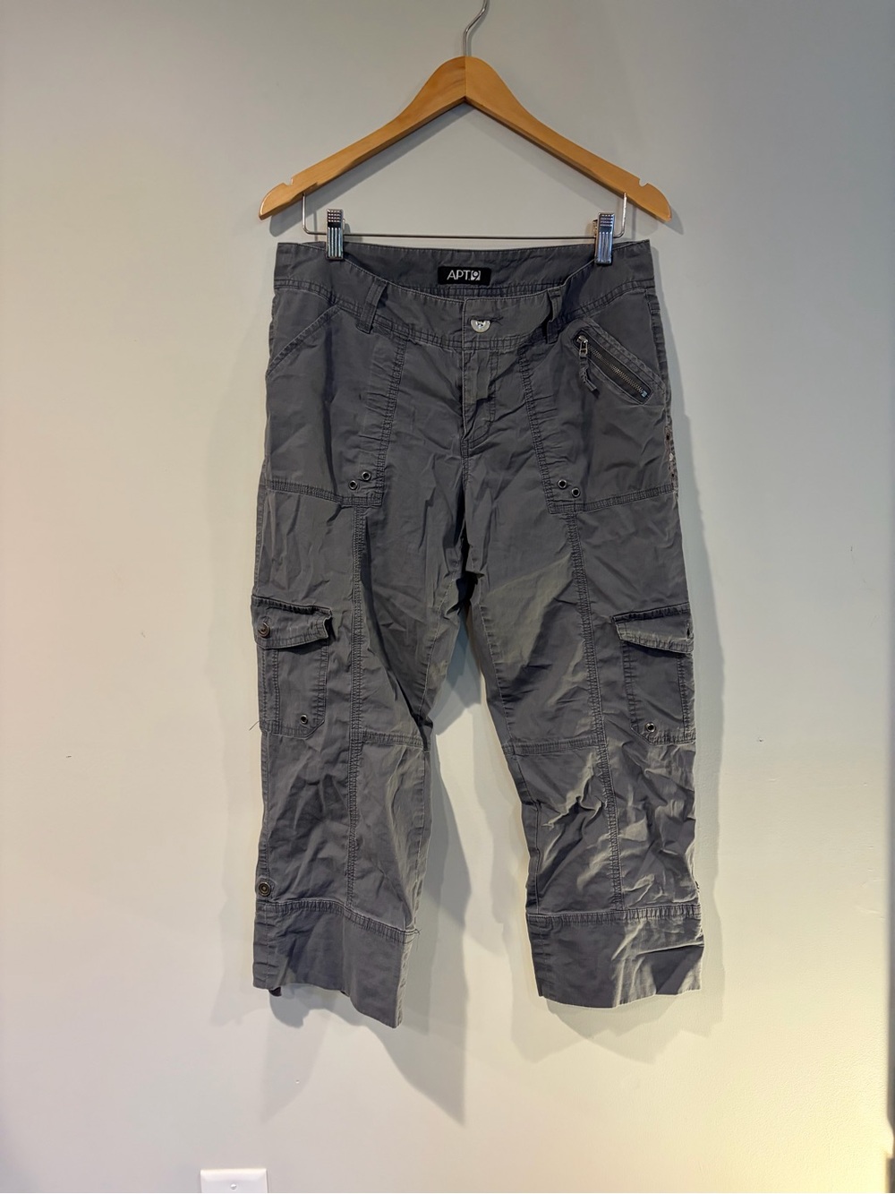 Apt. 9 Women’s Charcoal Gray Cargo Capris